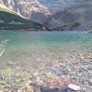 Yellow Mountains - Cozy Coffee Shop