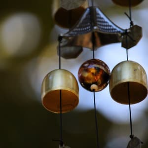 Zen Çanları: Aura Temizliği ve Enerji Yenileme için Kutsal Tapınak Sesleri - Din Vahası