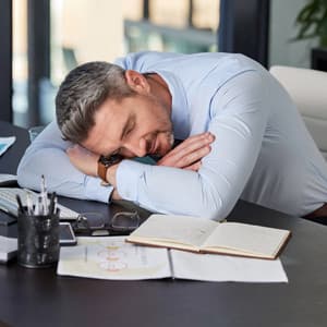 Echoes of Silence: Peaceful Tunes for Relaxation - Romantic Love Songs Academy