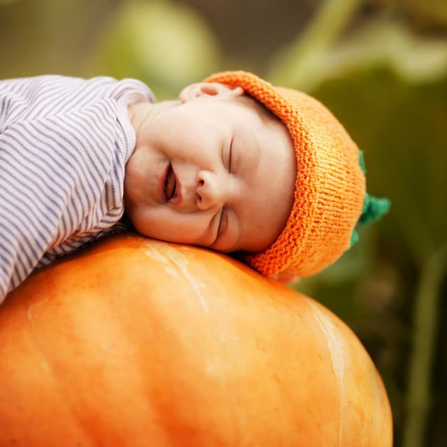 Baby Sleep Comforted by Soft Lullaby Tunes - Instrumental Music Academy