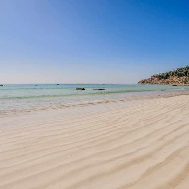 10 Waves: Floating Serenity Dreams - Coastal Sounds