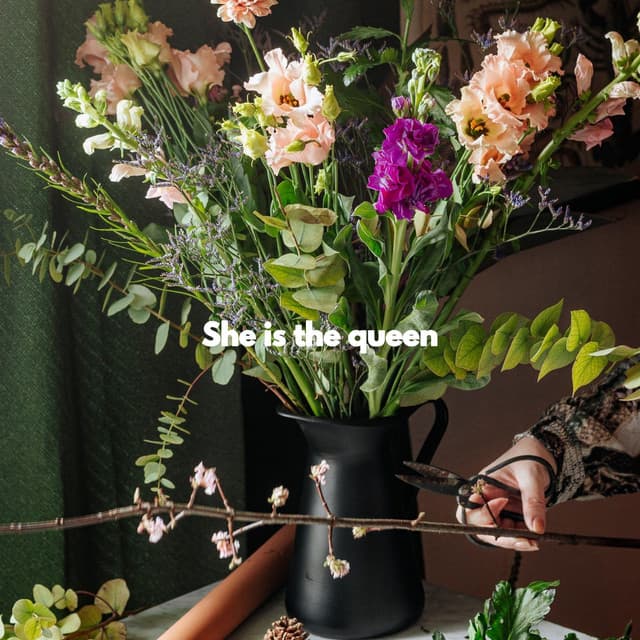 She is the queen - Coffee Shop Music Deluxe