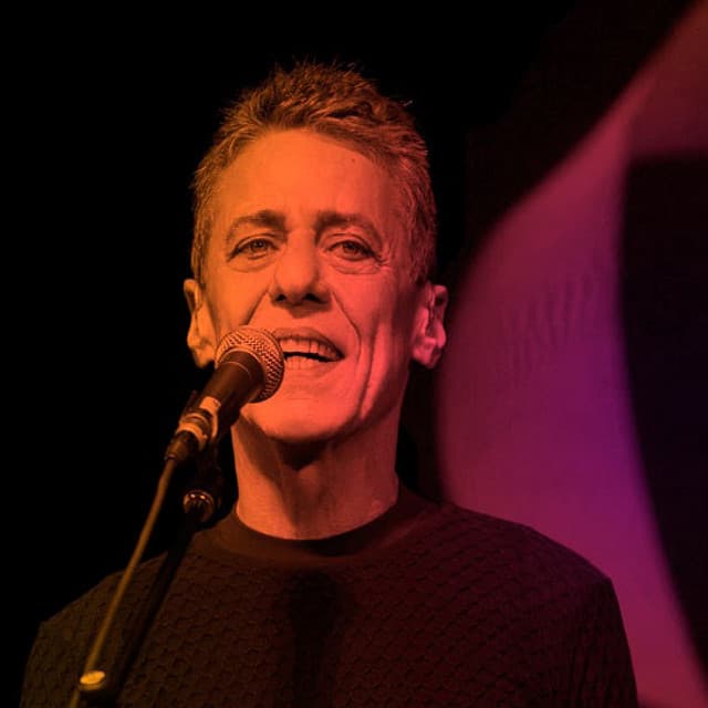 Na Carreira - Chico Buarque