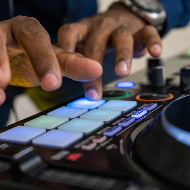 Quiet Slumber: Hip Hop Relaxation Music - Pure Binaural Beats Study